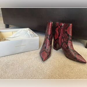 NEW Marc Fisher Women’s Red And Black Leather Ankle Boots Size 9